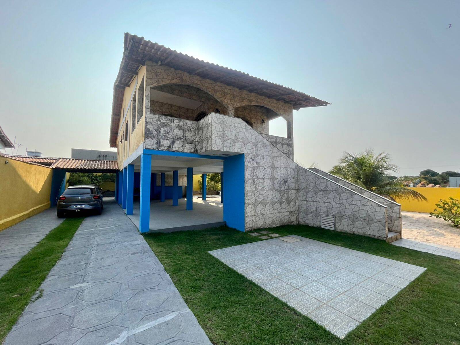 Casa à venda com 3 quartos, 237m² - Foto 1