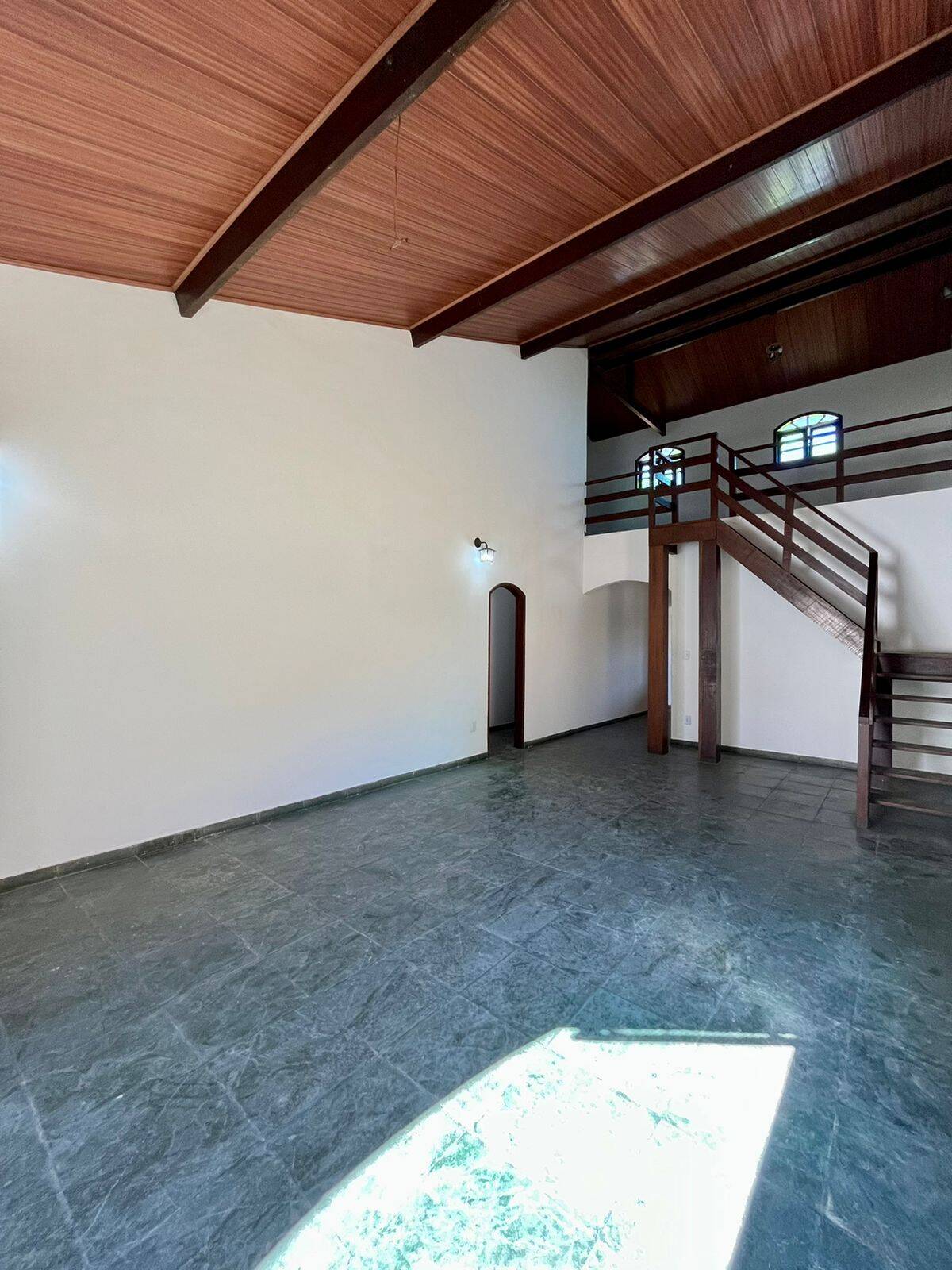 Casa à venda com 3 quartos, 208m² - Foto 4