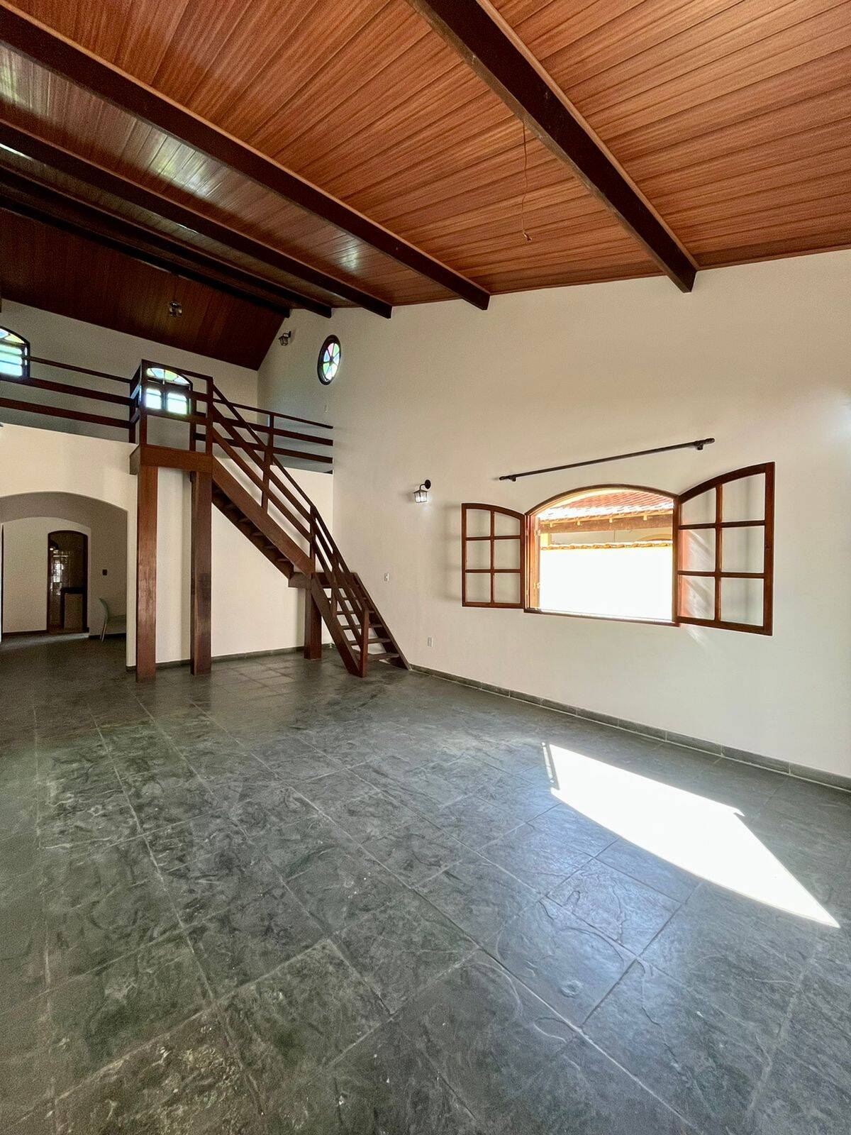 Casa à venda com 3 quartos, 208m² - Foto 3